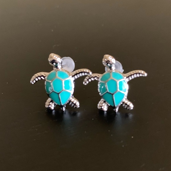 Sea Turtle Earrings - Picture 2 of 4